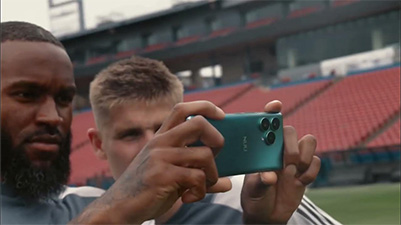 FC Dallas Player holding a NUU B30 Pro phone